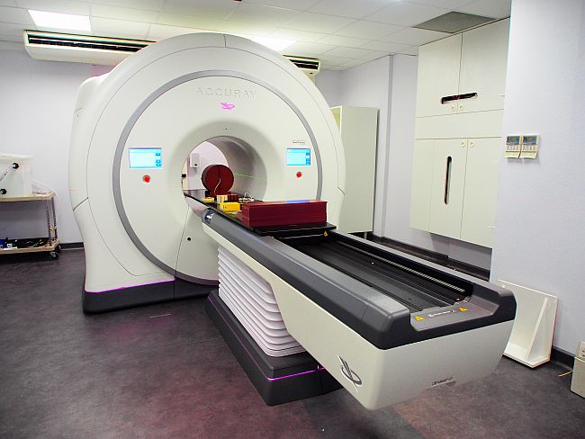 Advanced radiation therapy machine